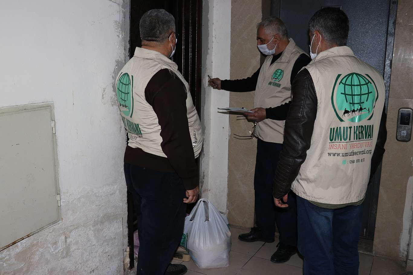 Gaziantep Umut Kervanı ihtiyaç sahibi ailelere gıda yardımında bulundu